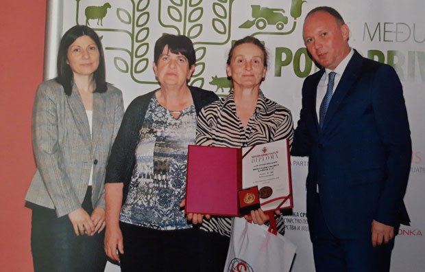 Златне медаље за романијски скоруп и димљени суви сир